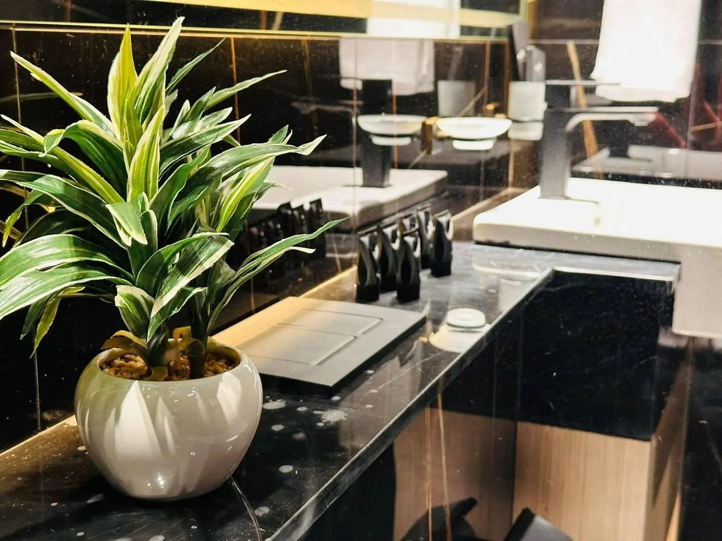 Stunning Brand New 1 Bedroom Apartment Dubai