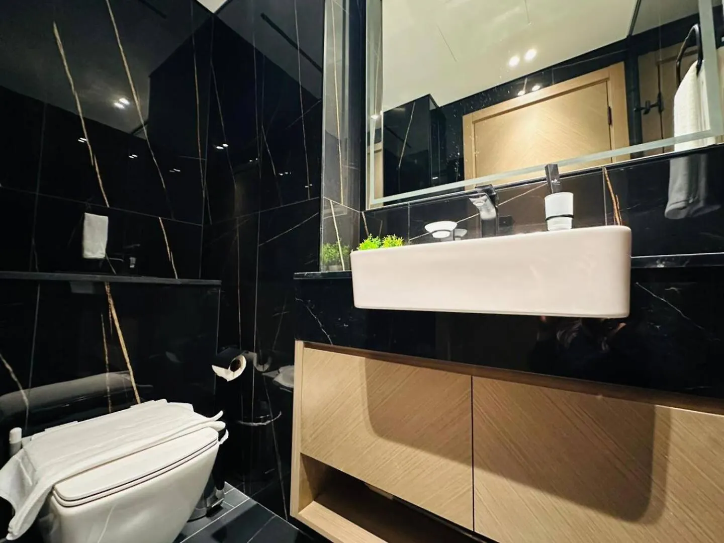 Stunning Brand New 1 Bedroom Apartment Dubai 0*,