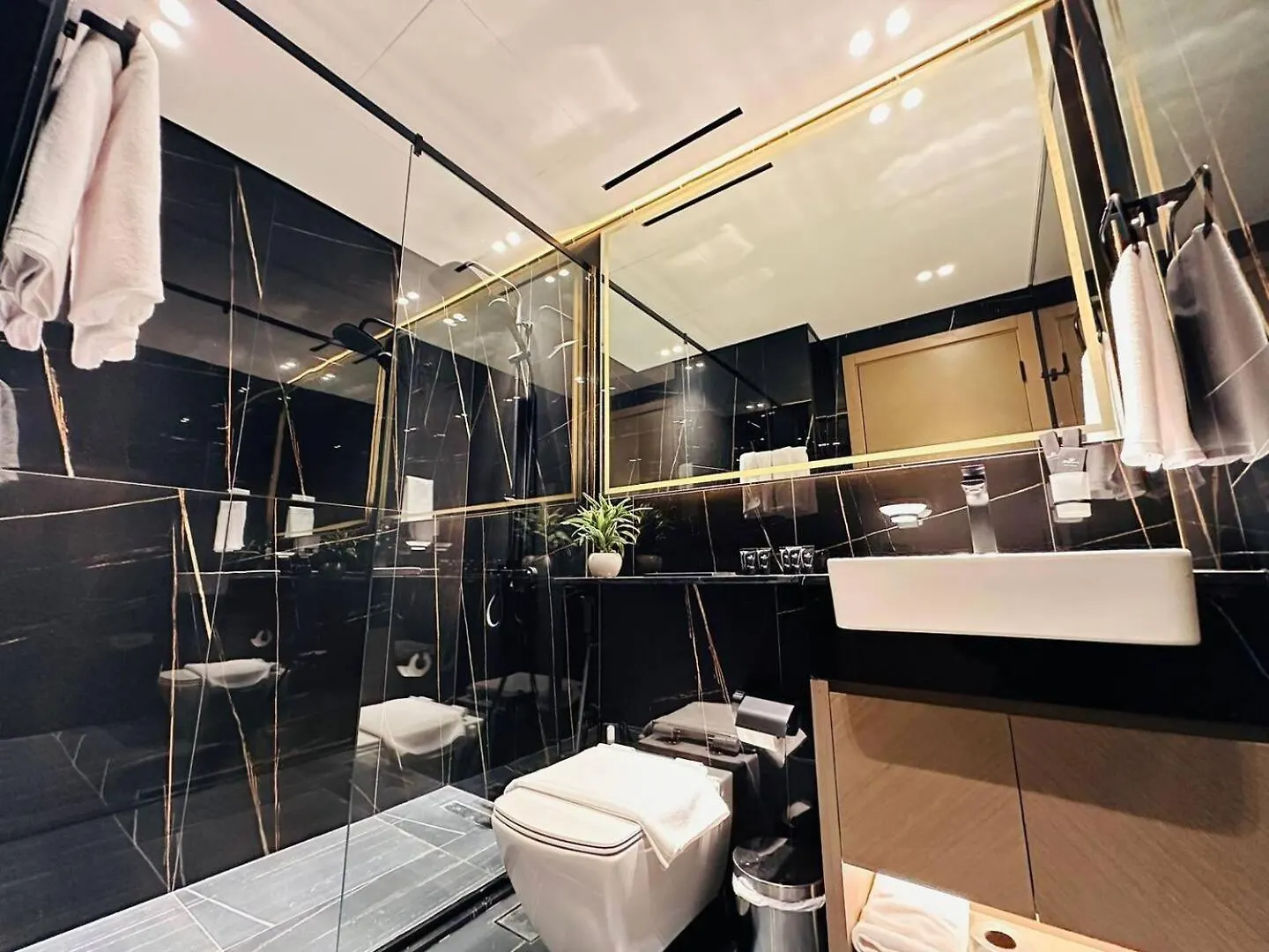 Stunning Brand New 1 Bedroom Apartment Dubai